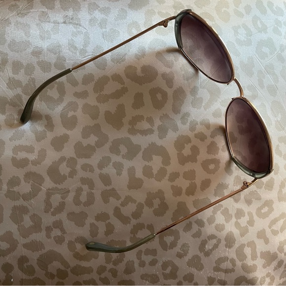 Fossil Sunglasses 🕶️ - Picture 3 of 3
